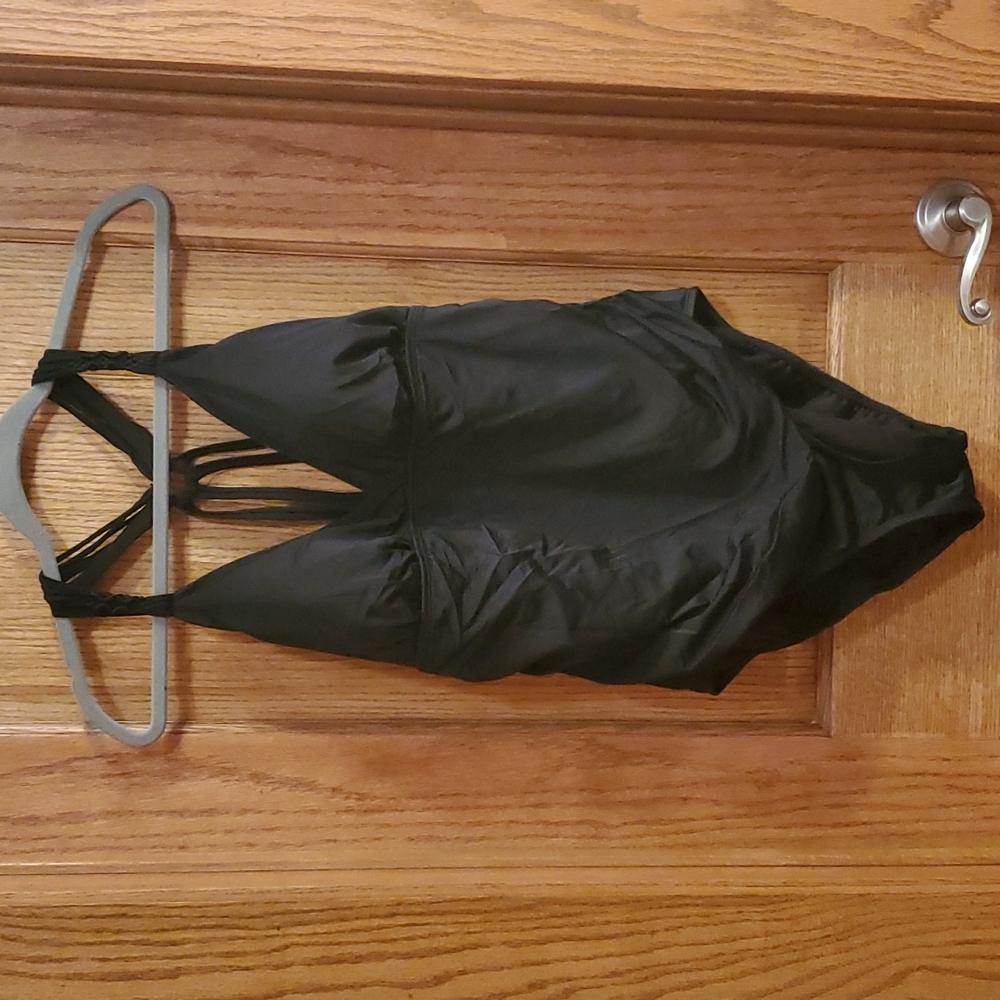 EUC Womens Black Time and Tru Swimsuit, XL (16-18)